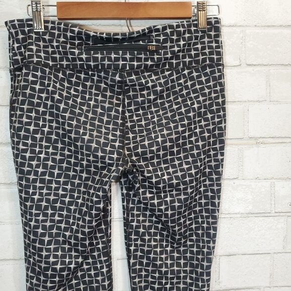 Under Armour black and white leggings - Picture 10 of 13